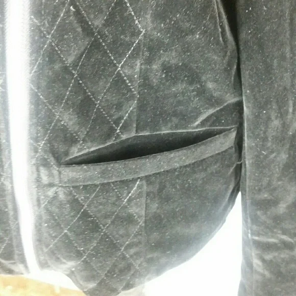 ROZ & ALI l Black Velvet Asymmetrical Zip Jacket - Picture 4 of 5